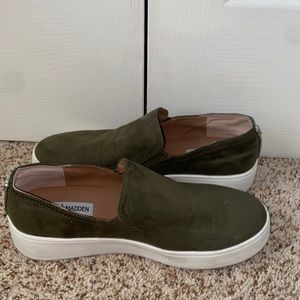 Steve Madden zayna sneakers. Size 9.5 in olive green. Fine condition